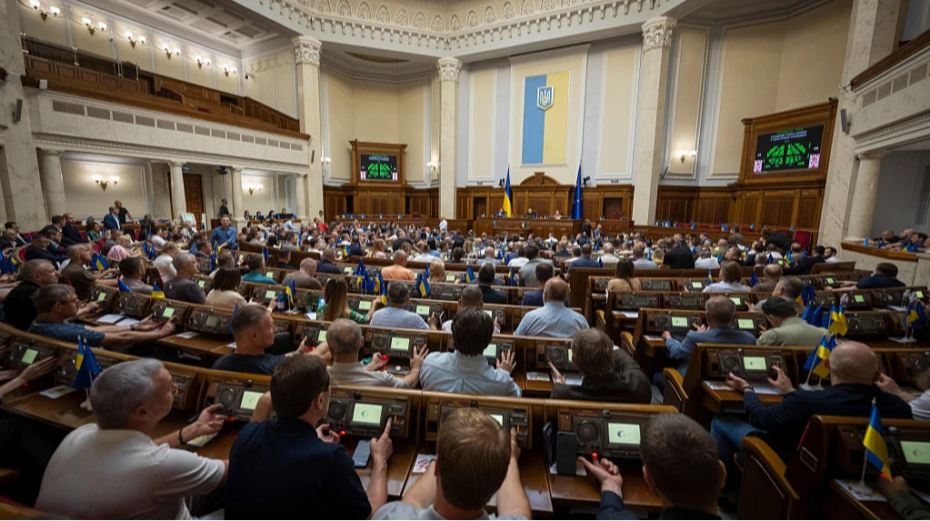 Порошенко заробив удвічі більше, ніж решта нардепів разом: хто ще в топі