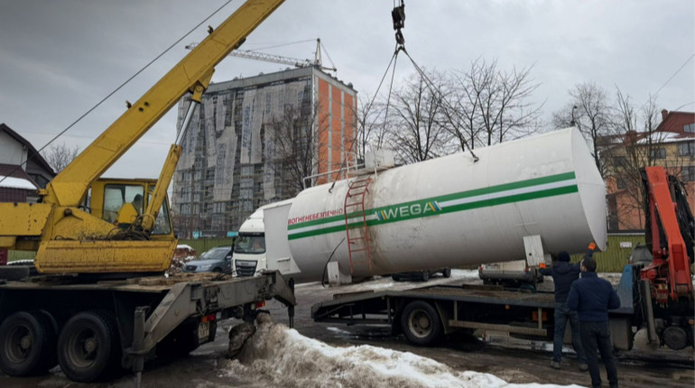На Івано-Франківщині ліквідували нелегальну АЗС з фальсифікованим пальним