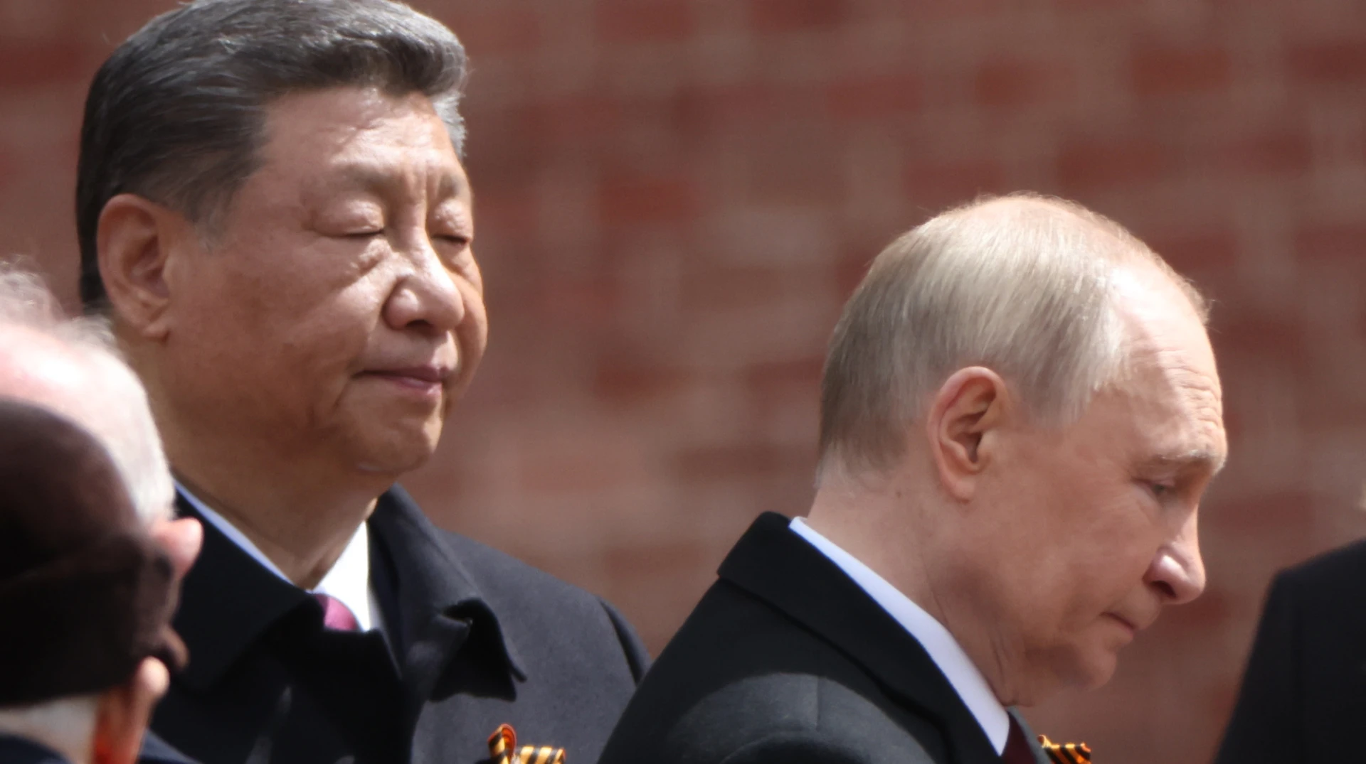 Вассальные дисконты. Почему РФ продает энергоносители со скидками и что изменит война в Иране