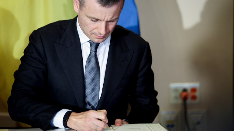 Україна підписала першу кредитну угоду щодо 50 мільярдів доларів від G7