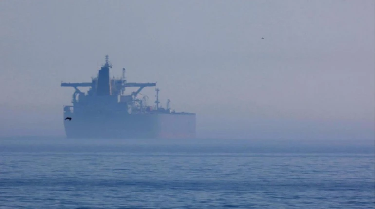 Росія збудувала ще один танкер для обходу санкцій північними морями