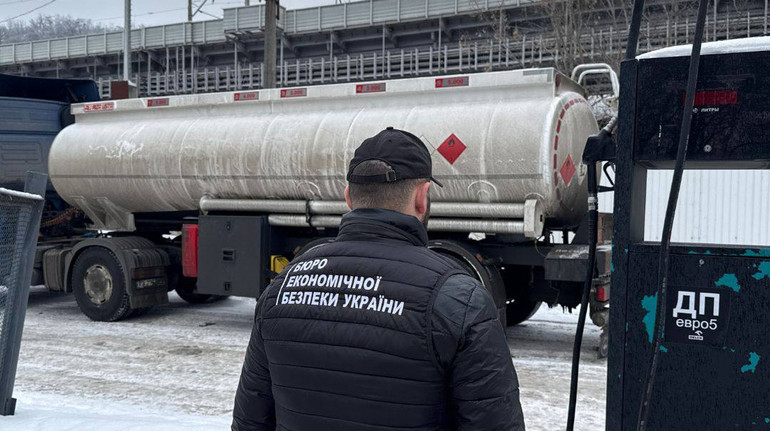 В Киеве ликвидировали АЗС, которая продавала контрафактное топливо