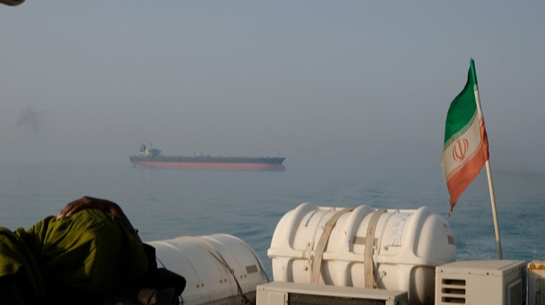 Великобритания ввела санкции против иранского нефтяного магната
