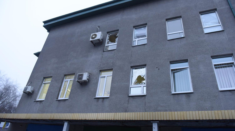 Российская атака повредила здание налоговой в Днепре