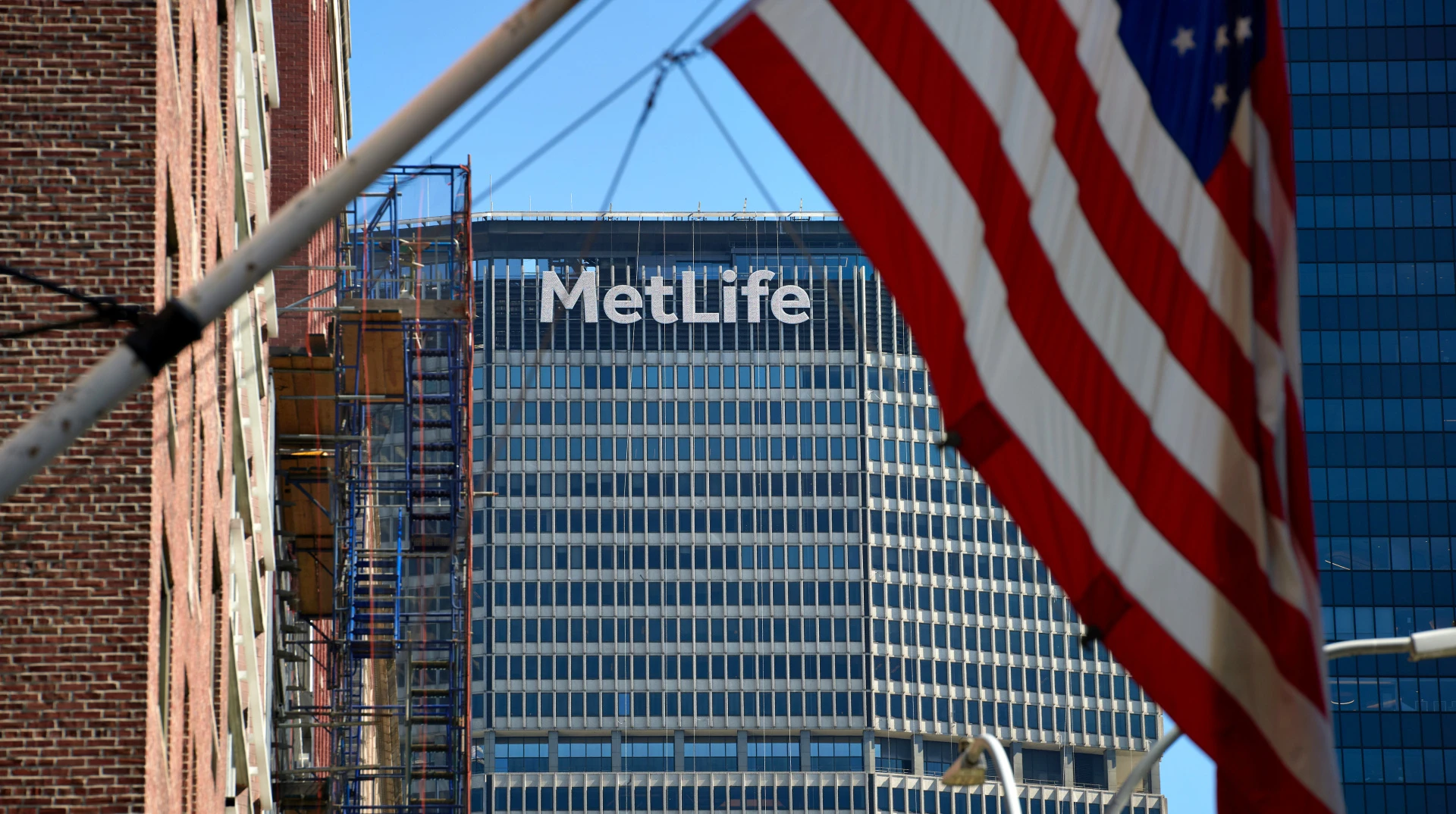 Американці прощаються з українським життям: MetLife продали польській PZU