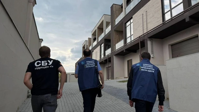 Незаконно зведені таунхауси біля моря: у Одесі вручили підозру забудовнику