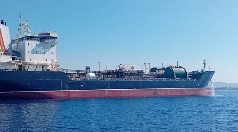 Росія атакувала цивільне судно з українською олією