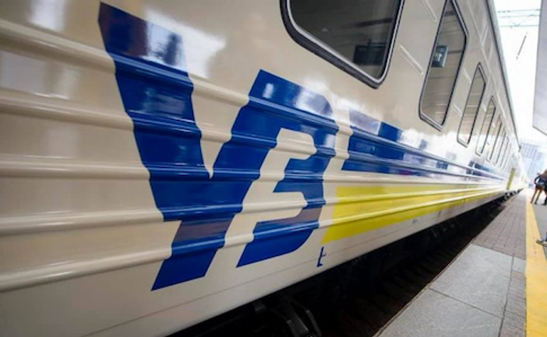 На Хмельниччині УЗ запустила додаткові поїзди-шатли для підвозу пасажирів