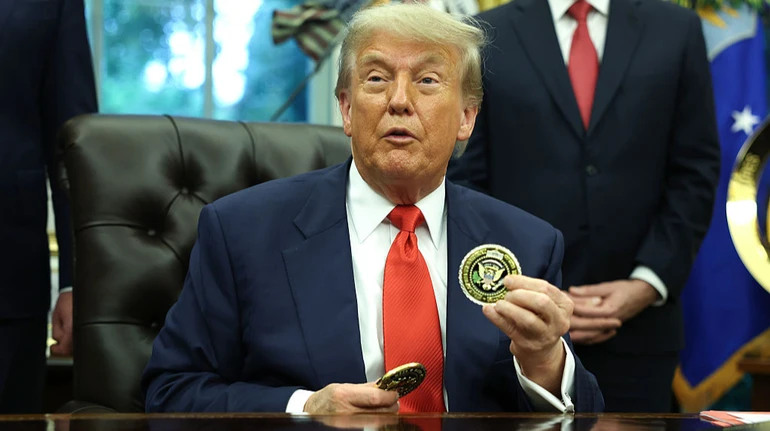Монетный двор США начнёт чеканить золотую монету с изображением Трампа