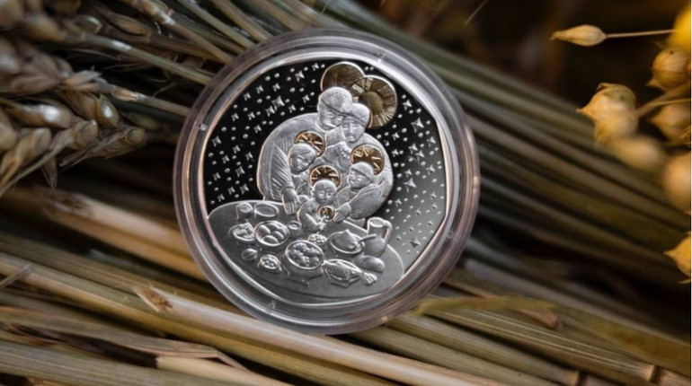 Нацбанк випустив нову пам'ятну монету, присвячене Різдву: зі вставкою діаманта
