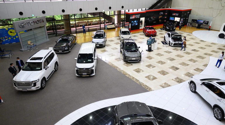 Продажі Toyota оновили рекорд третій місяць поспіль: допомагають Японія та США
