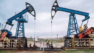 Нефть готовится расти после остановки экспорта топлива из РФ