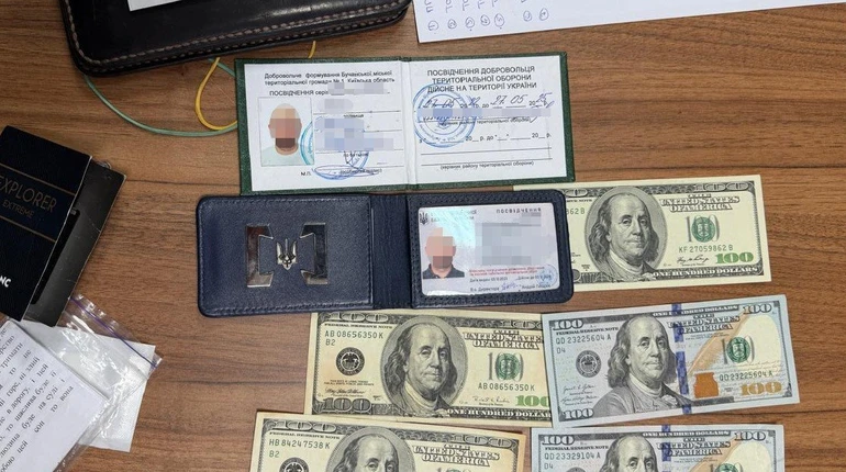 ГБР разоблачило двух сотрудников БЭБ в продаже решений за взятки
