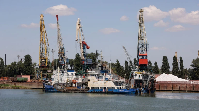 Зазнають атак кожні п'ять днів: українські порти виконали план перевалки на 98% попри обстріли