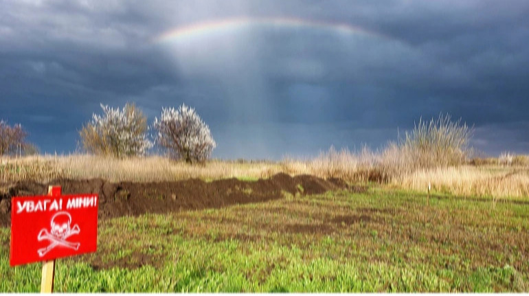 Фермер вперше отримав майже 5 мільйонів компенсації за розмінування землі