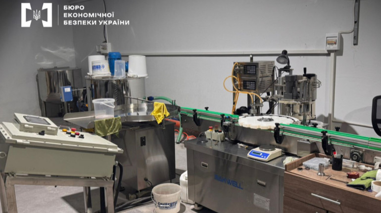 На Київщині ліквідували нелегальне виробництво рідин для куріння