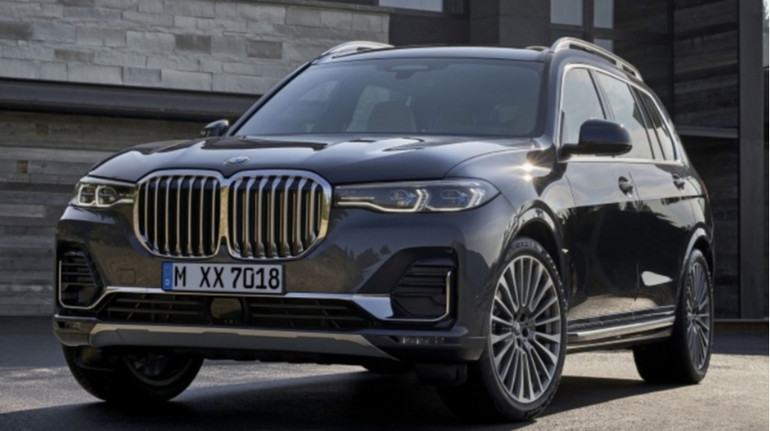 Минэкономики назвало автомобили, которые подпадают под налог на роскошь в этом году