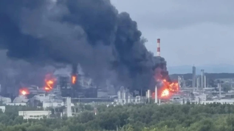 Атака дронов остановила еще один НПЗ РФ