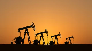 Кувейт оголосив форс-мажор: країна почала урізати видобуток нафти