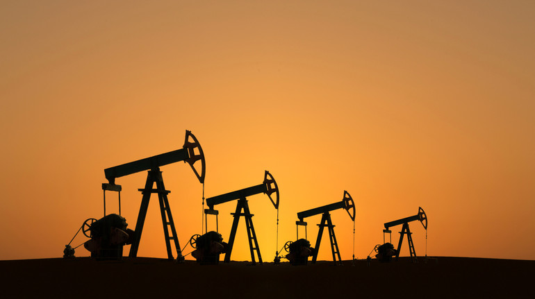 Кувейт оголосив форс-мажор: країна почала урізати видобуток нафти