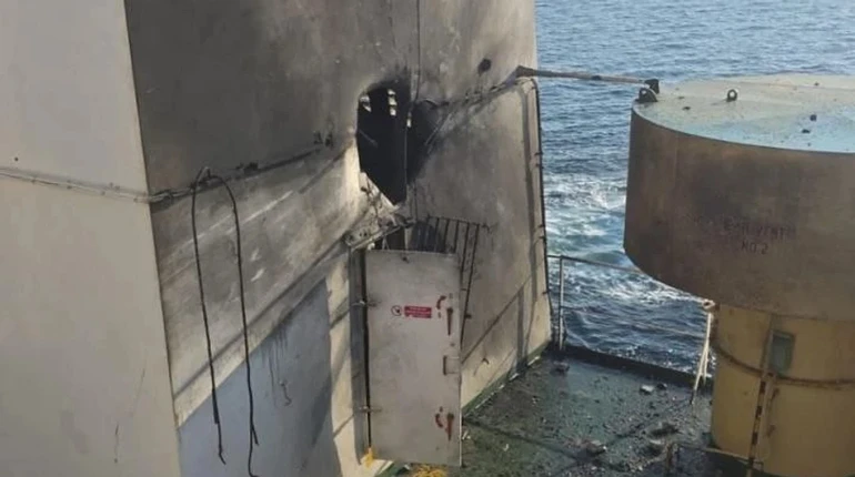 Россияне попали в гражданское торговое судно, которое шло в порт в Одесской области: бушевал пожар - АМПУ