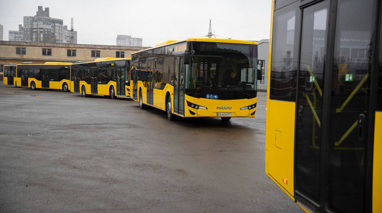 Киев получил еще 20 новых автобусов от турецкой компании