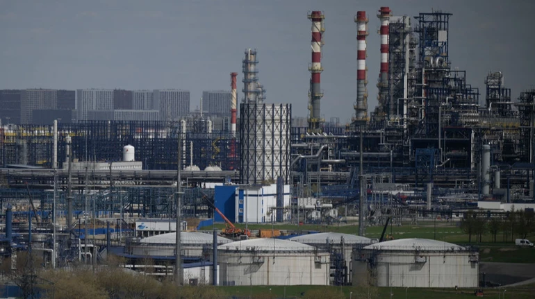Московский НПЗ приостановил работу после украинской атаки 17 мая — СМИ
