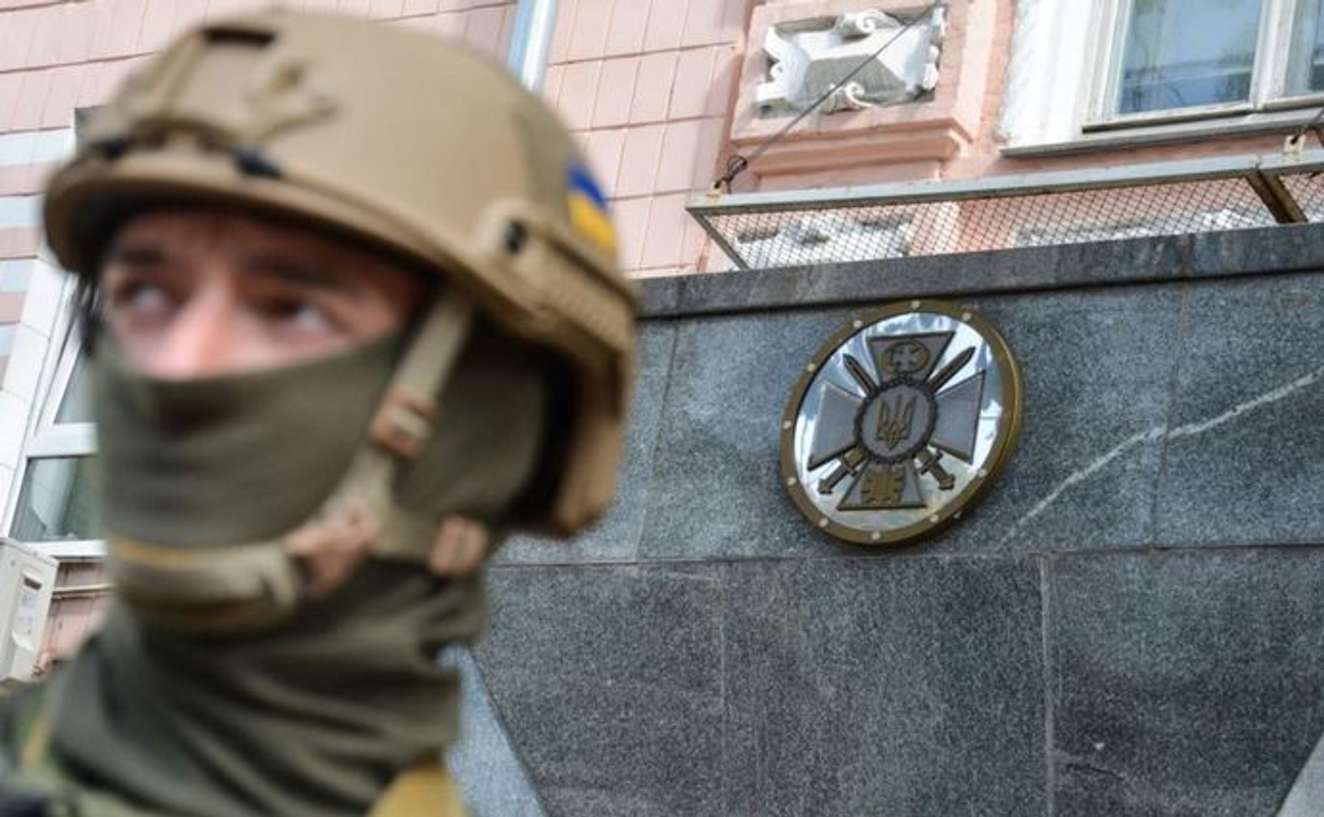 СБУ разбушевалась. Что стоит за громкими обысками силовиков