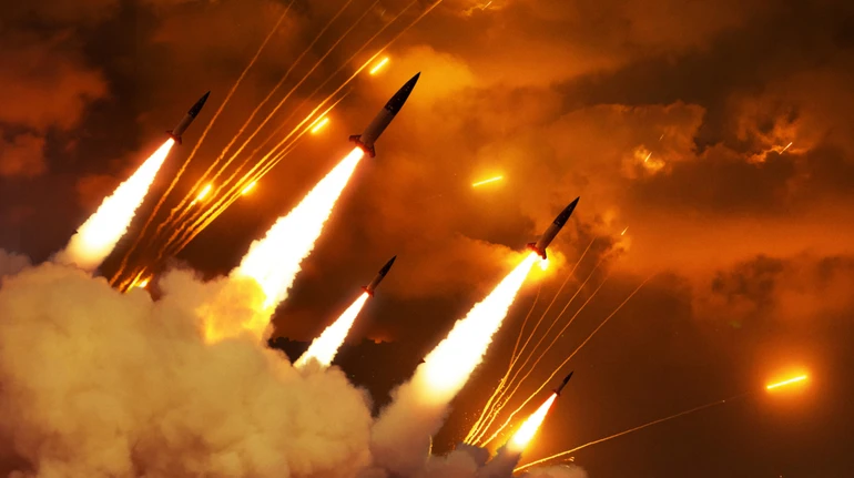 Іран пригрозив США болючими ударами, поки Трамп готує нову атаку