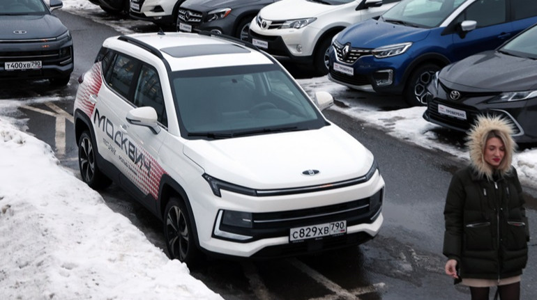 У Росії різко зростуть ціни на автомобілі через падіння рубля
