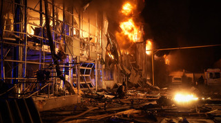 Росіяни дронами знищили великий автосалон в Одесі