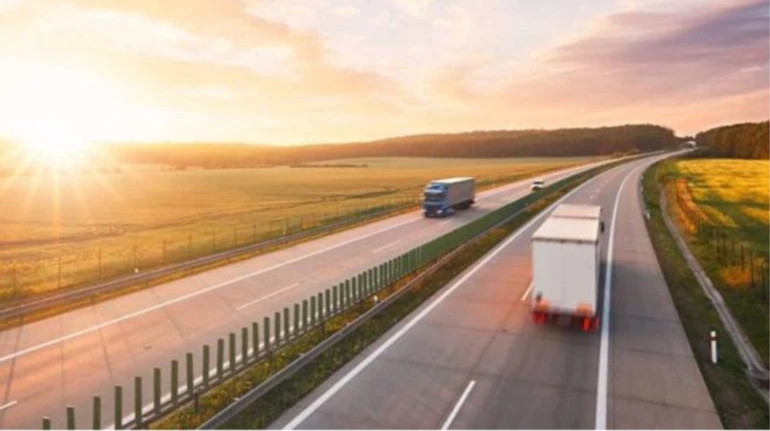 Трудові договори водіїв вантажівок перевірятимуть автоматично