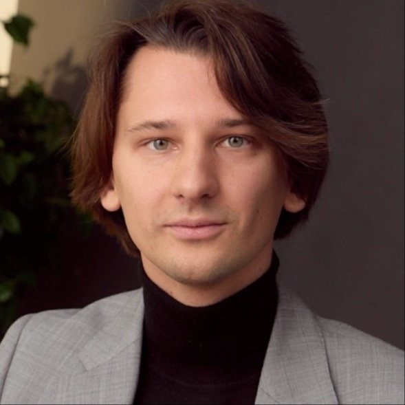 Олег Макаров