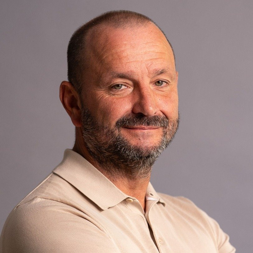 Александр Овчаренко