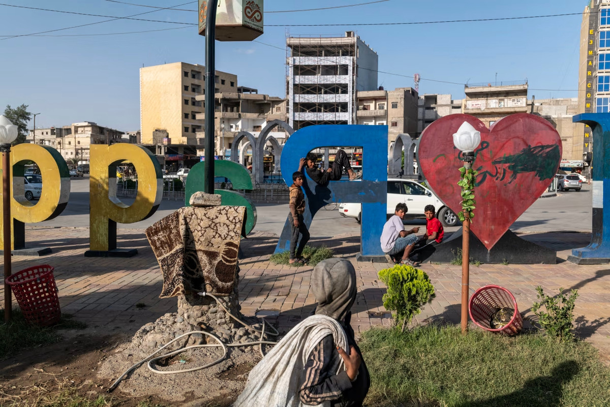 Через бідність та голод діти змушені жебракувати. Місто Ракка, жовтень 2025 року