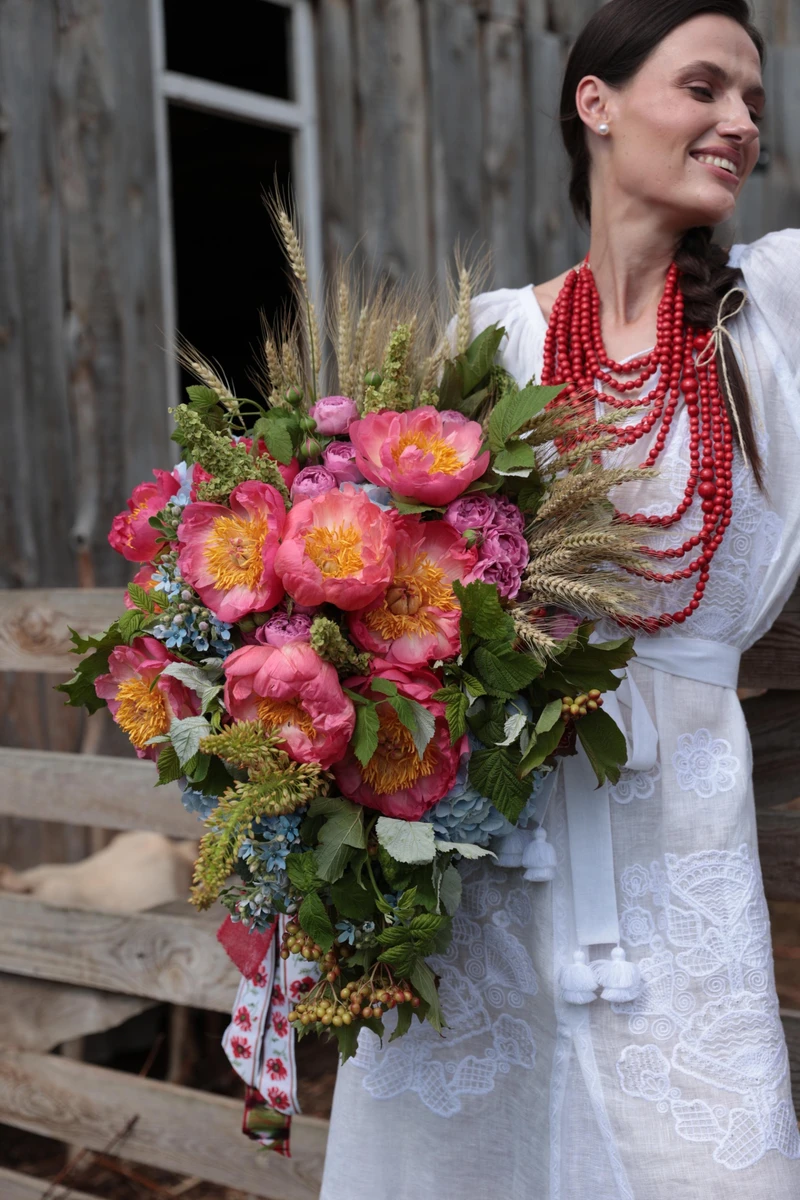 Букет, созданный в честь Дня вышиванки. Вдохновением для него стала древняя традиция украинской одежды