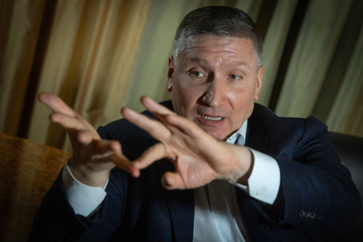 Віктор Поліщук: Компанія, яка запропонувала нам ВБР, була пов'язана з Порошенківським Пасенюком (Макар Пасенюк). Їм потрібно було комусь всунути банк, офіційно продати, збути його і піти нах**н від цих усіх розмов