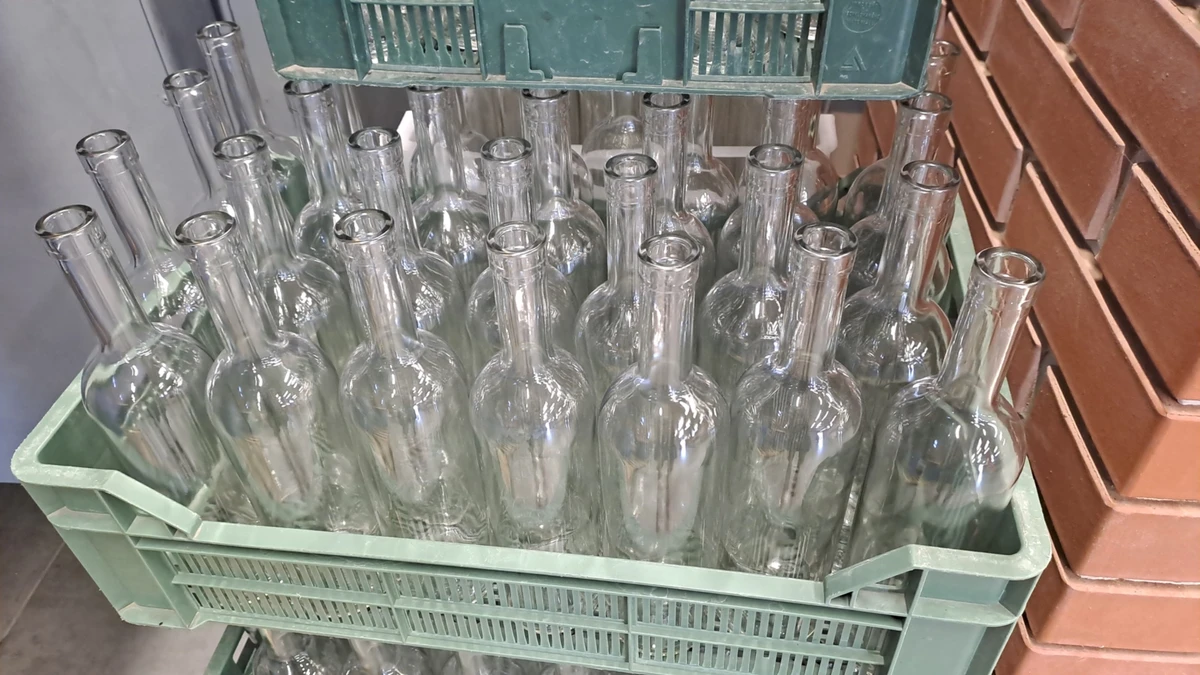 До великої війни господарство купувало пляшки в Гостомелі, а тепер – у Молдові