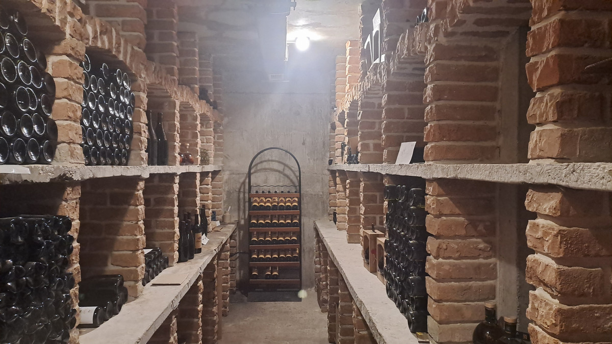 В винном погребе хранятся крымские вина, приобретенные еще до аннексии АРК