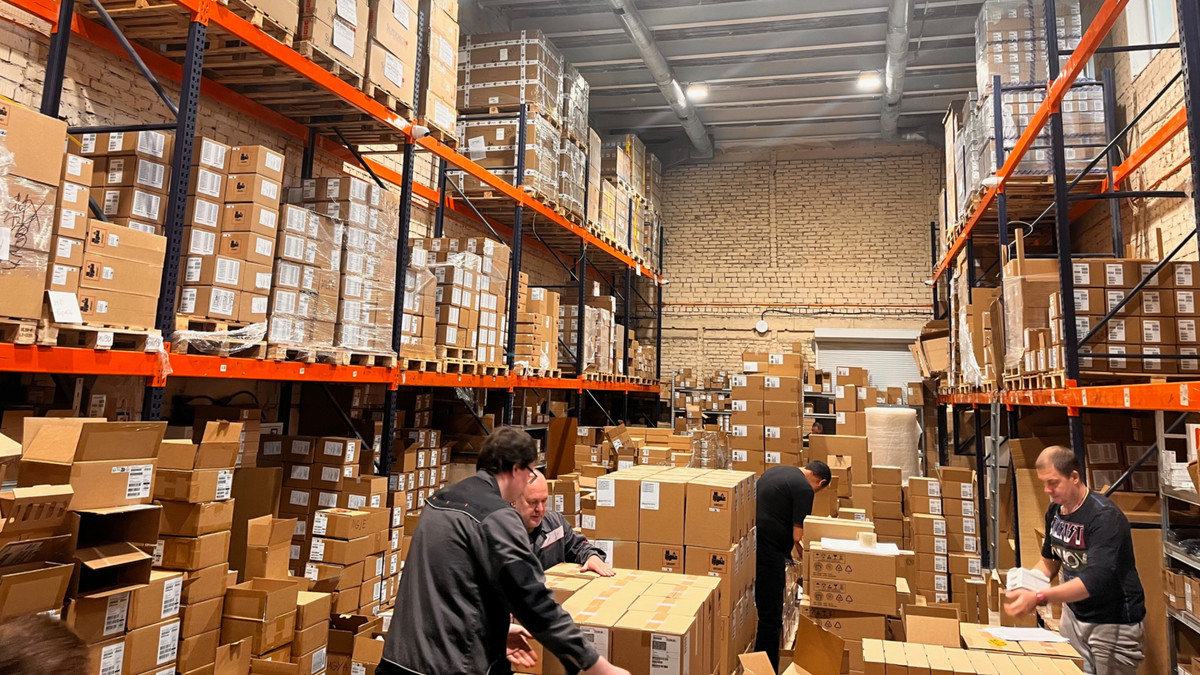 Склад Асбісу має спорожніти 26 вересня, у день старту продажів