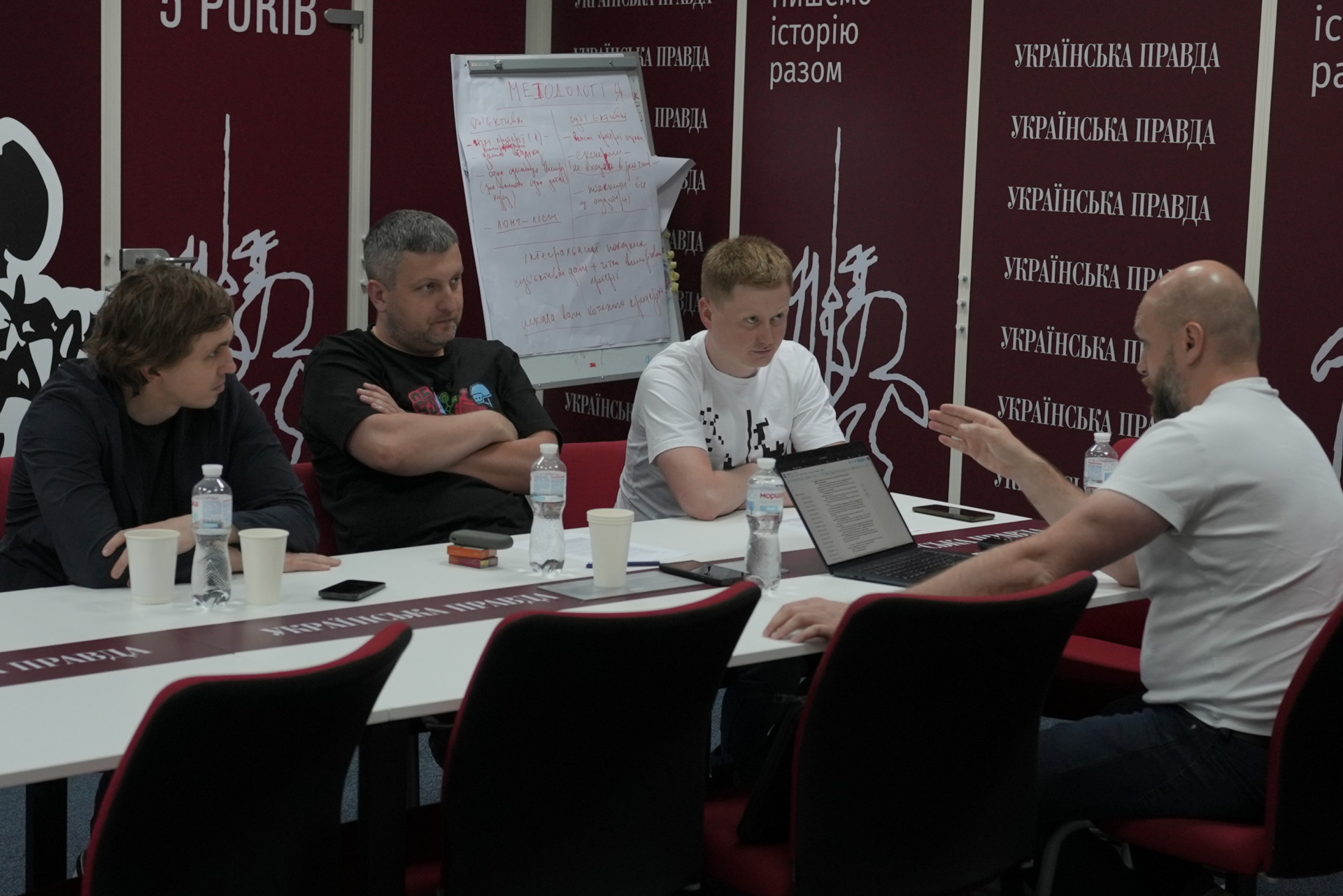 Олександр Цивінський: Якщо є якісь застереження стосовно того, що я не можу працювати керівником БЕБ, то, напевно, ці застереження є релевантні і до моєї теперішньої посади. І цілком логічно, що мій керівник мав би бути проінформований і реагувати на цю ситуацію