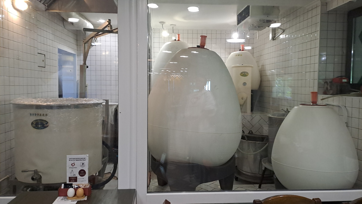 Емкости в форме яиц хорошо подходят для ферментации пива