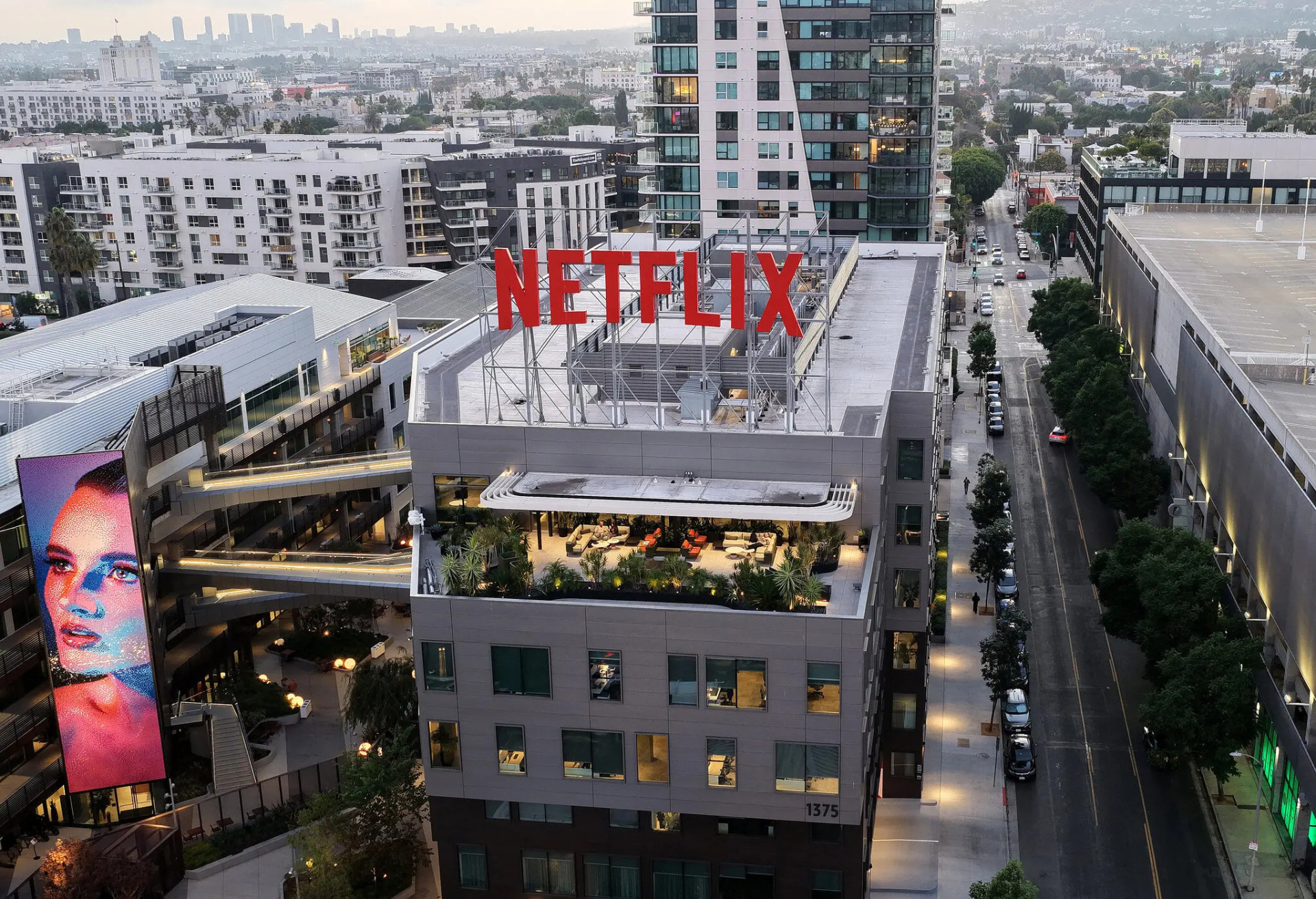 До угоди з Warner Bros. Netflix ніколи не намагався здійснити придбання, яке хоча б віддалено наближалося до такого масштабу