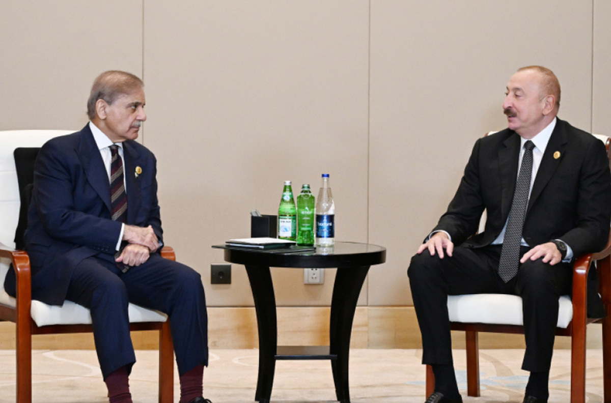 У Тяньцзіні президент Азербайджану Ільхам Алієв привітав Пакистан з перемогою над Індією. У відповідь Індія заблокувала повноцінний вступ Баку в ШОС.