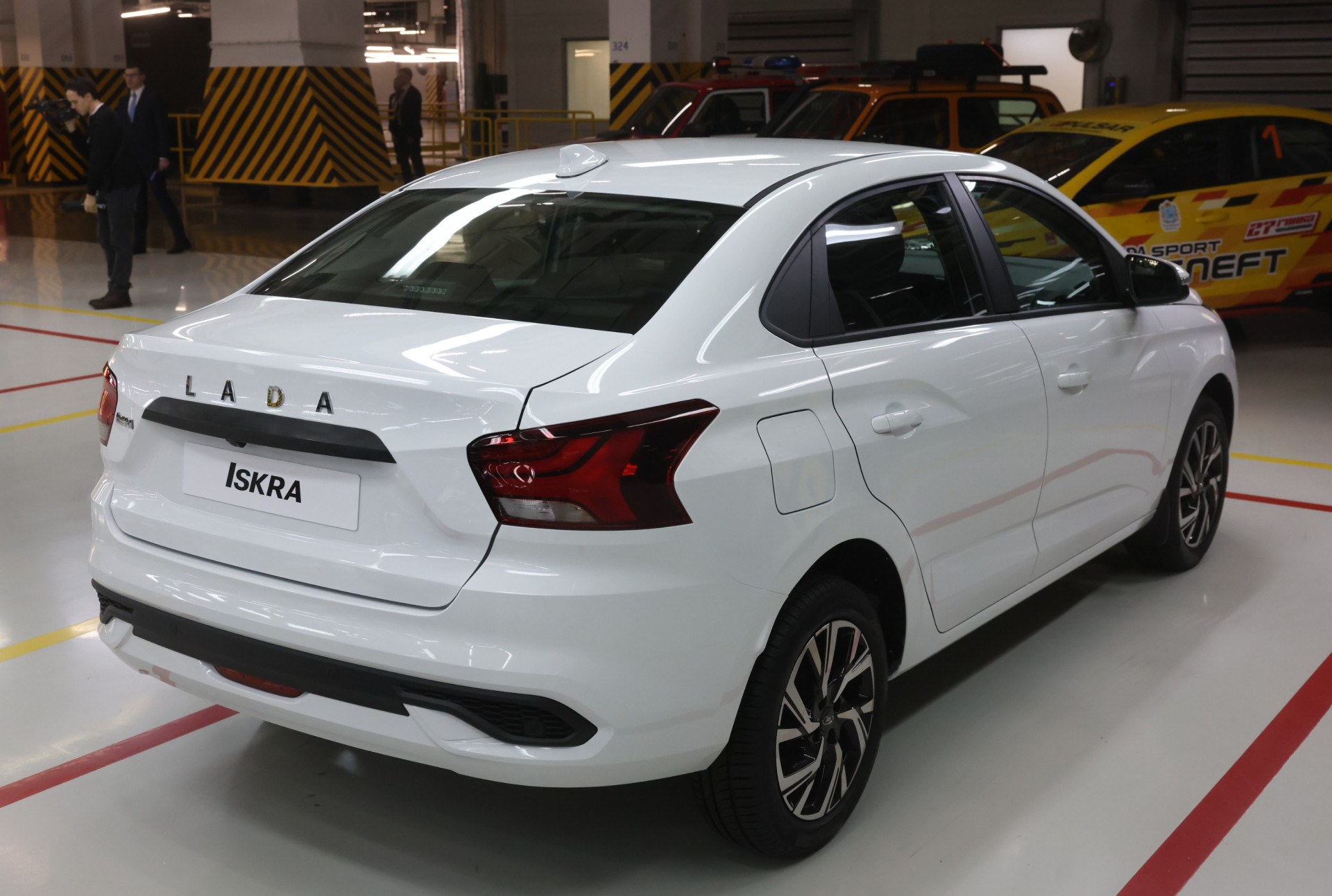 На тлі нової кризи концерн тимчасово зупинив виробництво Lada