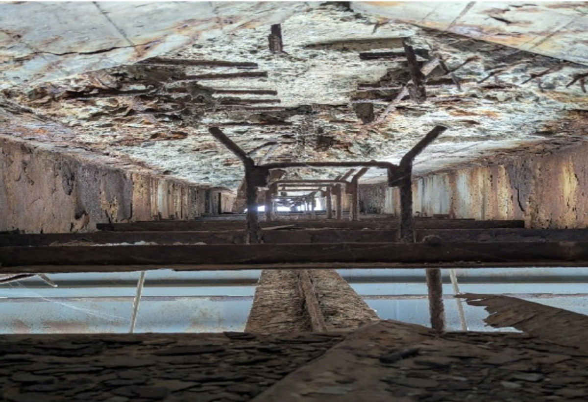 Состояние нижней части железобетонной плиты моста Патона