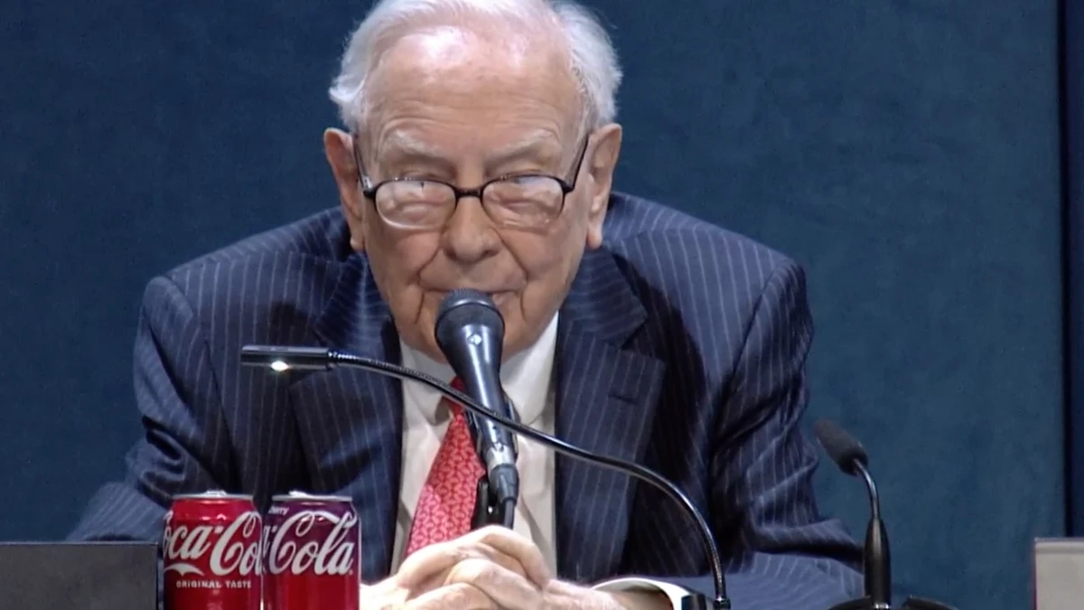 Оголошуючи про свою відставку, Баффет не забув прорекламувати улюблену вишневу Coca-Cola