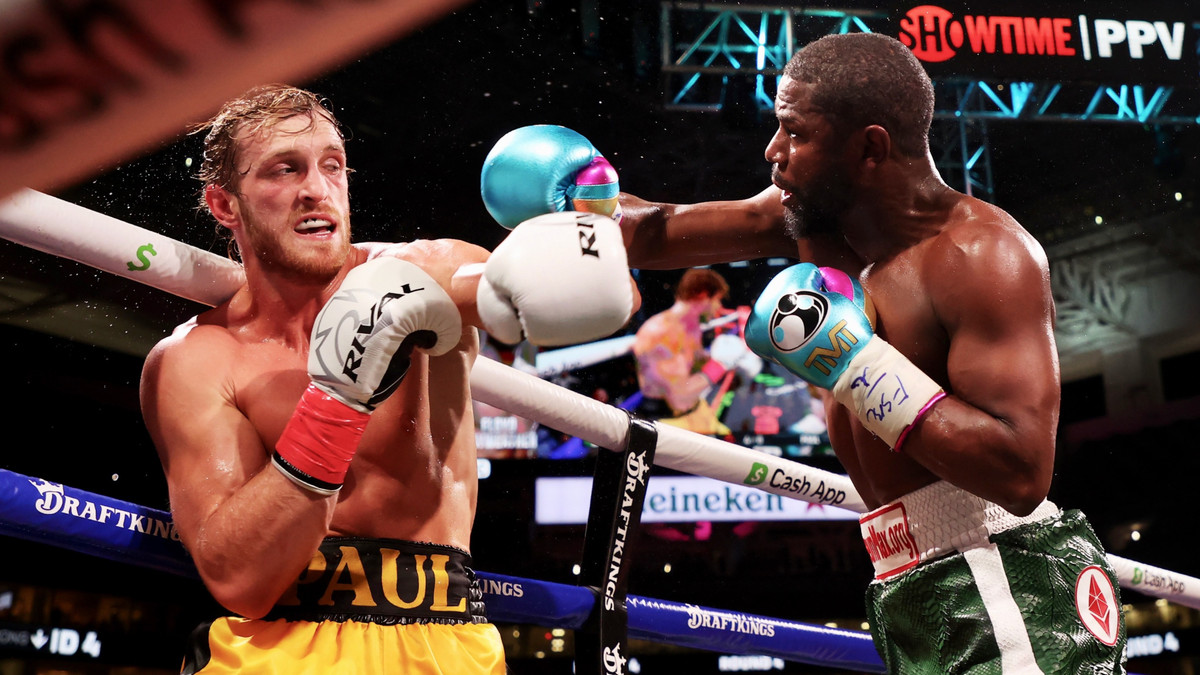 В 2021 году Логан провел выставочный бой с легендой бокса Флойдом Мейвезером. Доход Пола от этого шоу оценивают 5-20 млн долл., Флойда - 35-65 млн долл.