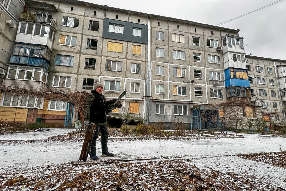 К программе социального жилья для ВПЛ есть много вопросов. На фото - двор в городе Покровске, декабрь 2024 года