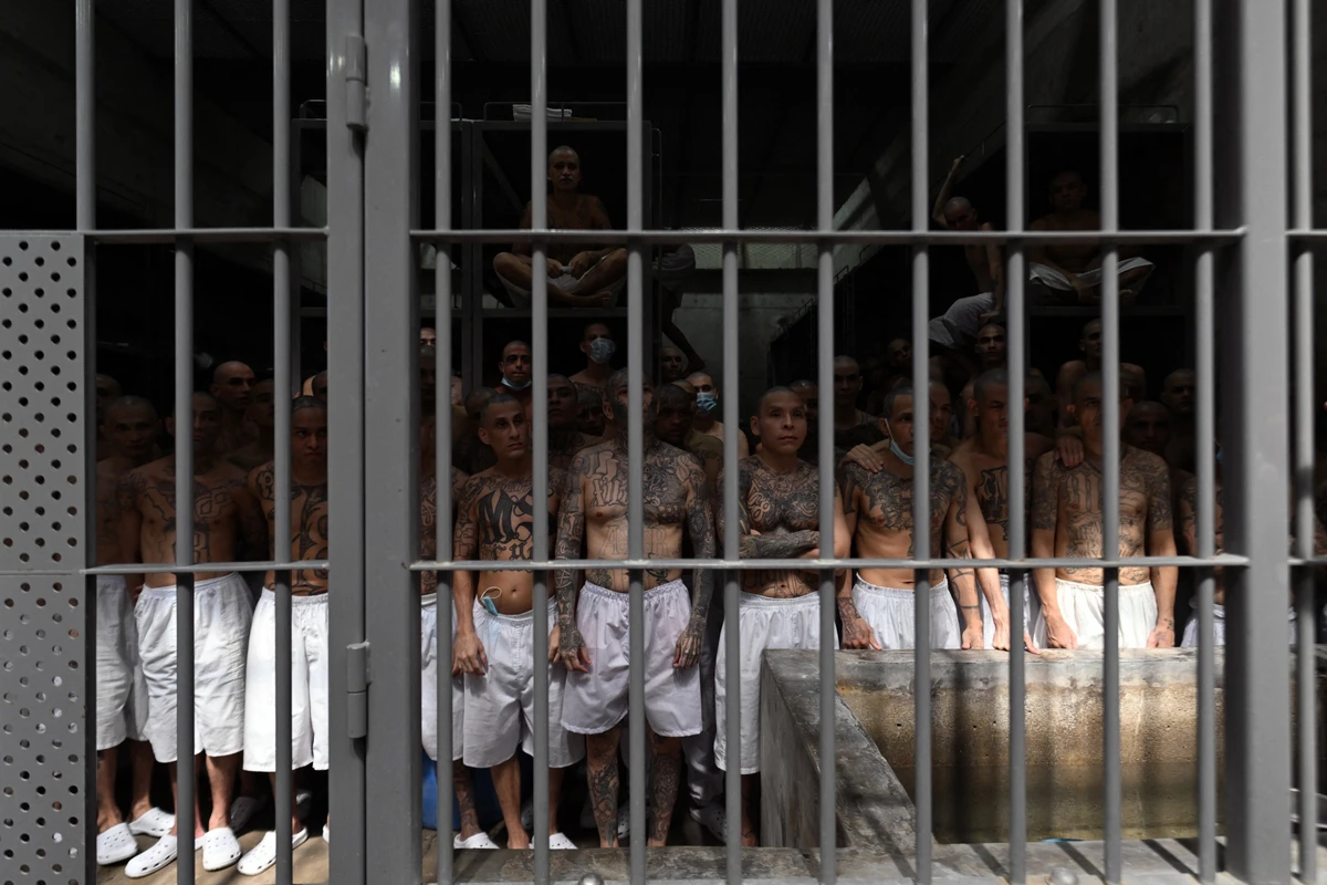 Члены банды в одной из тюрем Сальвадора